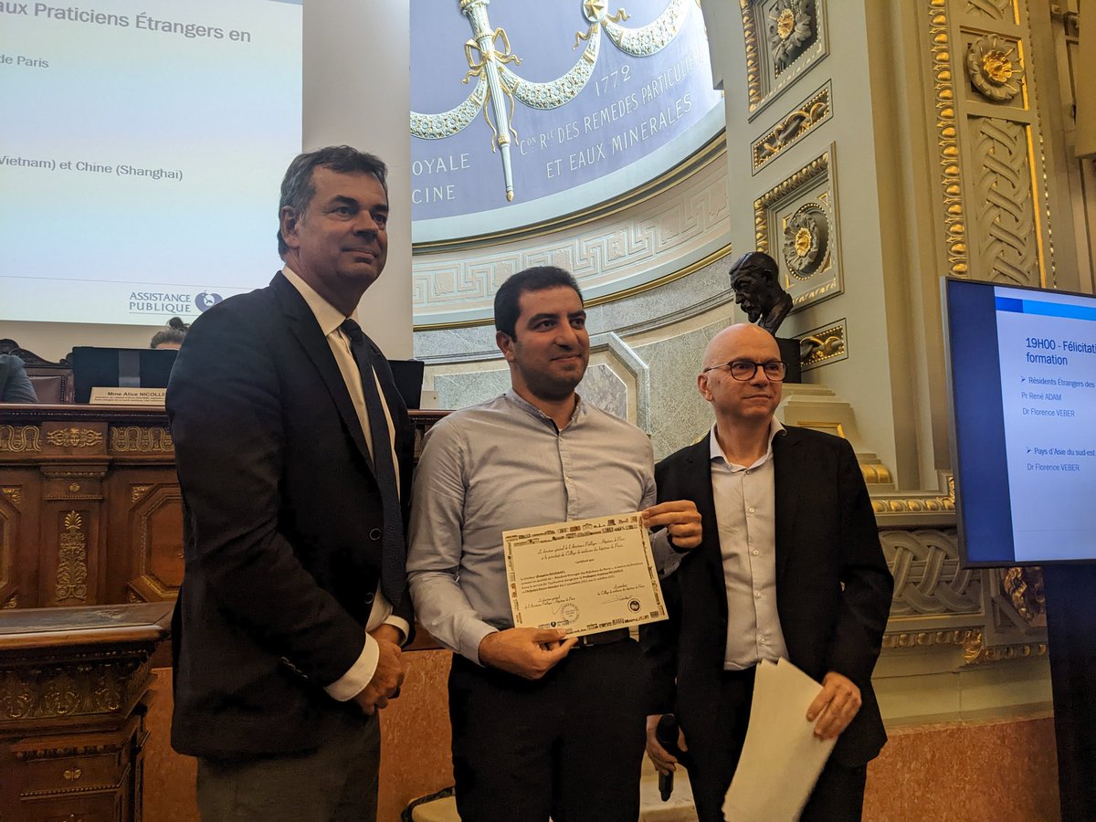 A_Pelissolo's tweet photo. Très émouvante soirée, à l'Académie de médecine, de remise de prix aux internes d'île-de-France et aux internes du monde entier, lauréats du prix du Collège Médical des Hôpitaux de Paris.
Bravo au brillant @boukhari_ghas et à tous ces jeunes collègues, avenirs de la médecine https://t.co/VzLKXBgvEl