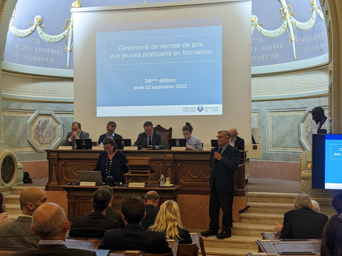 A_Pelissolo's tweet photo. Très émouvante soirée, à l'Académie de médecine, de remise de prix aux internes d'île-de-France et aux internes du monde entier, lauréats du prix du Collège Médical des Hôpitaux de Paris.
Bravo au brillant @boukhari_ghas et à tous ces jeunes collègues, avenirs de la médecine https://t.co/VzLKXBgvEl