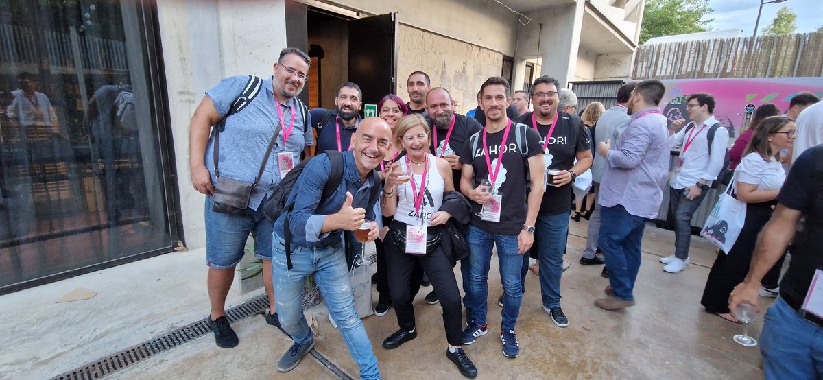 javilopezcam's tweet photo. Gracias @ITI_TIC por organizar un #EVENTAZO como el #VLCtesting. Gracias a @mmannise y el gran #Equipo que le acompaña por hacernos sentir como en casa a los asistentes al #VLCtesting2022. Nos hemos divertido mucho y aprendido un montón. Ahora.... ¡a ponerlo en práctica! https://t.co/MOORP7jnkh