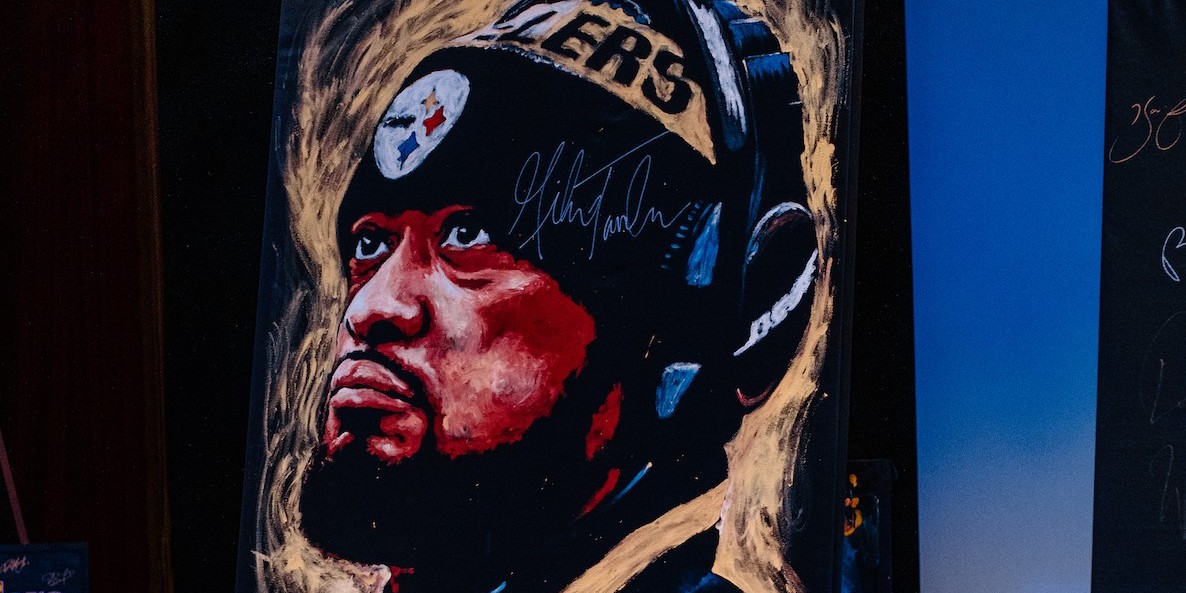 Looking forward to seeing <a href="/jaredemerson/">jared emerson</a> paint again in Punta Cana 2023!
How does Jared usually finish his paintings? Reply with your answer!
#LegendsofPittsburgh #AlwaysLegendary #PuntaCana #Artreacheseveryone