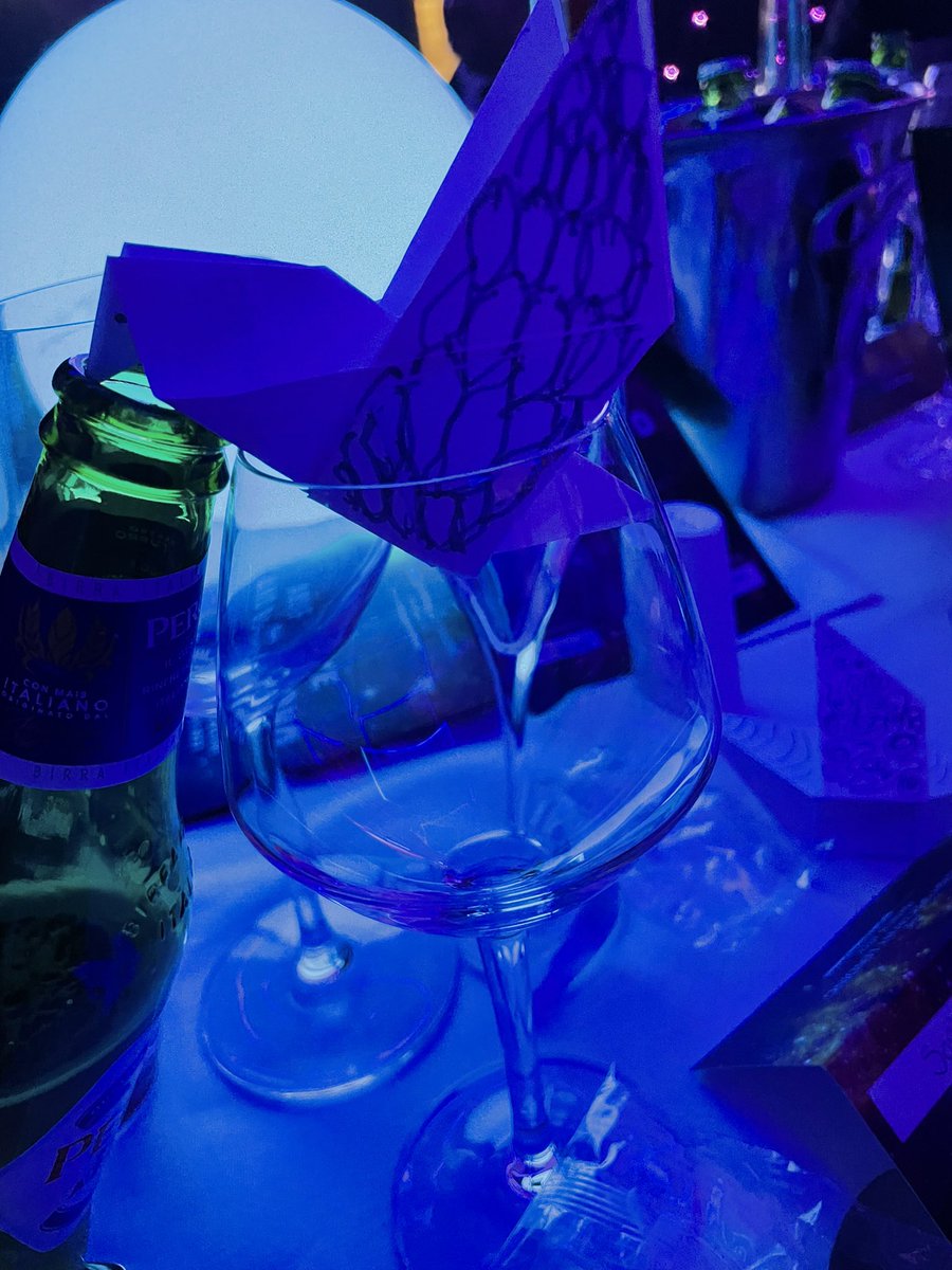 tweetLifetime's tweet photo. my origami bird, at the British Specialist Lending Awards #Tweettoeat #BSLA2022 @BluestoneMortg , @peter_huckerby https://t.co/01dPZYURk7