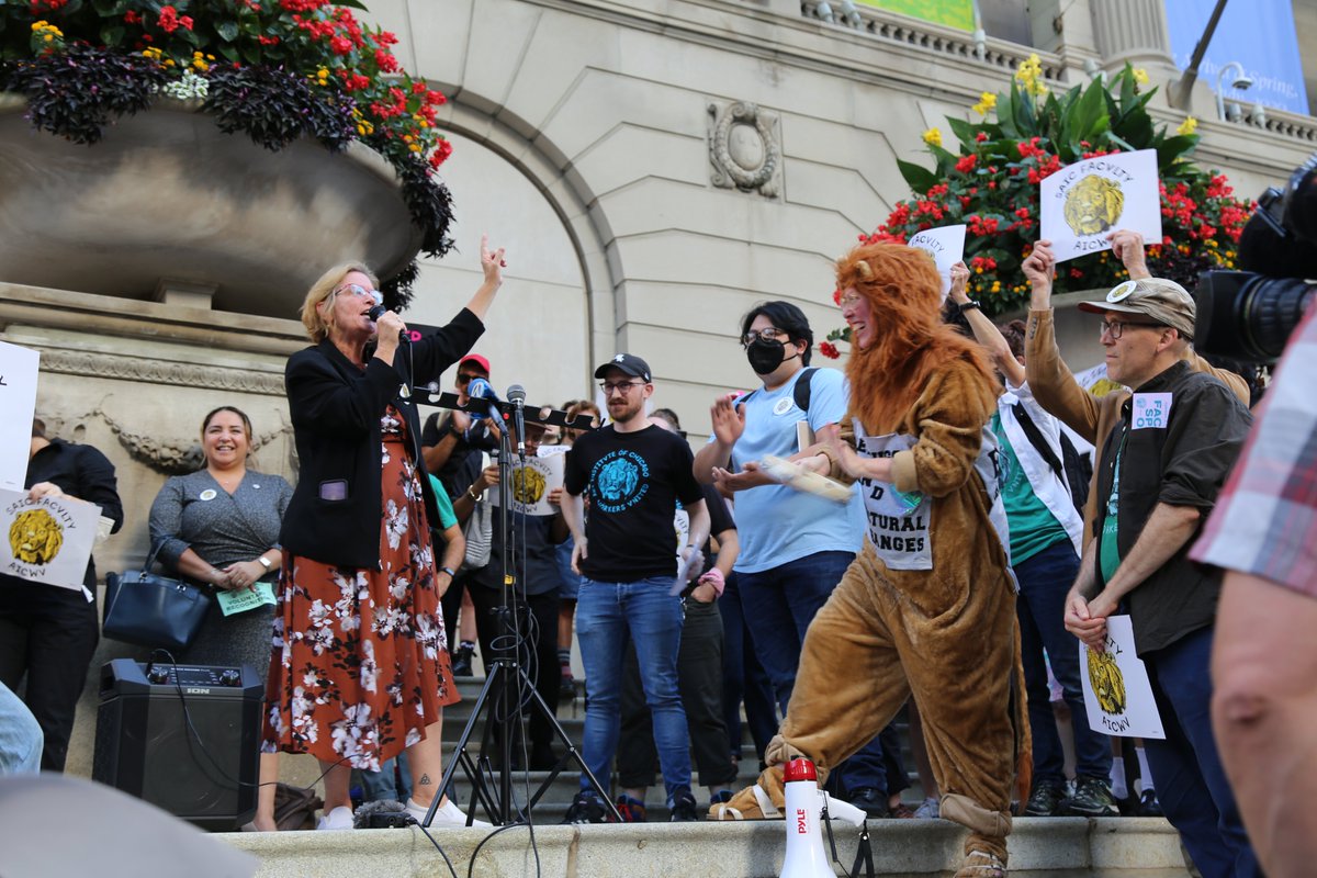 Nearly 700 adjunct faculty and lecturers at the School of the Art Institute of Chicago are demanding that the school voluntarily recognize their union, <a href="/AICWUtweets/">Art Institute of Chicago Workers United</a>. 

The underpaid and overworked educators sent a message: respect our choice.

Read more: afscme31.org/news/art-insti…