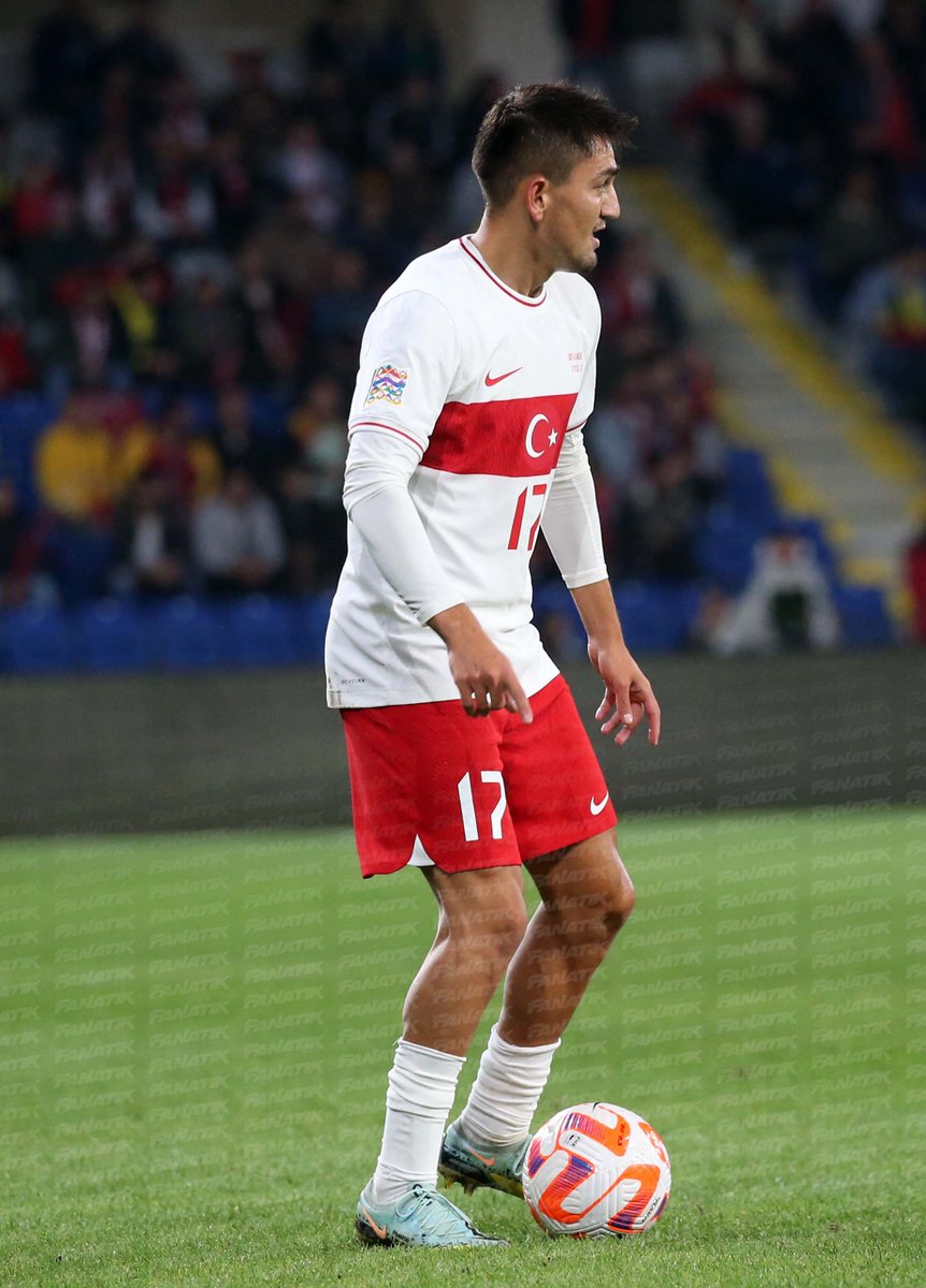 🇹🇷 Yeni forma. İlk maç. İç sahada beyaz forma. Ve formayı arşa çıkaran kombin. Enfes. 10/10. ⚪️🔴⚪️

#BizimÇocuklar #TURLUX