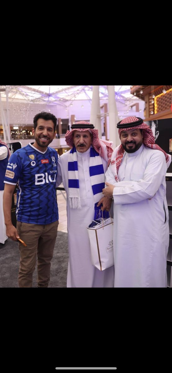 انا ورئيس  اللجنه الاعلاميه ل مهرجان اعتزال الكابتن نواف الخالدي والثاني ماعرفته الا من التؤم ههههههههههههه