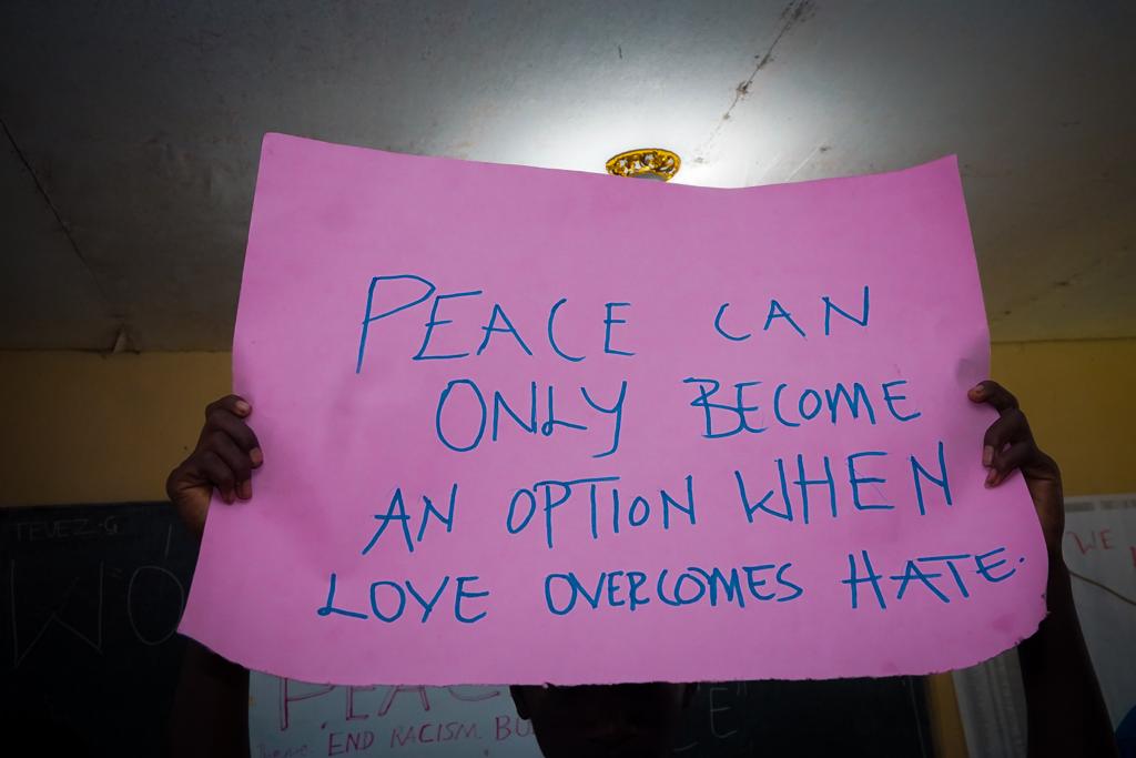 StageLife237's tweet photo. We celebrated the #InternationalDayOfPeace 2022 with students of the Tiko Islamic School.
Through our artistic and cultural demonstration, we were able to pass across a message of love, equality and how young people can be part of the change process.

#arts #artivism #advocacy https://t.co/nv3TR6Ylxd