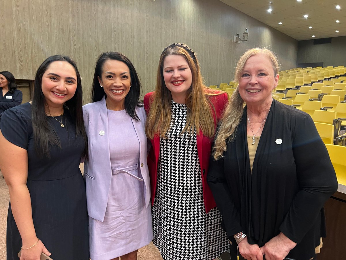 STCL_Houston's tweet photo. The attorneys on the Women in the Law panel shared insights about many topics, including making bold moves, non-traditional career paths, the value of diversity, and using “firsts” as an opportunity to open the door for others.
https://t.co/x0MuejRVtf
#stclalumni #reunionweek https://t.co/n9Hgmf3squ