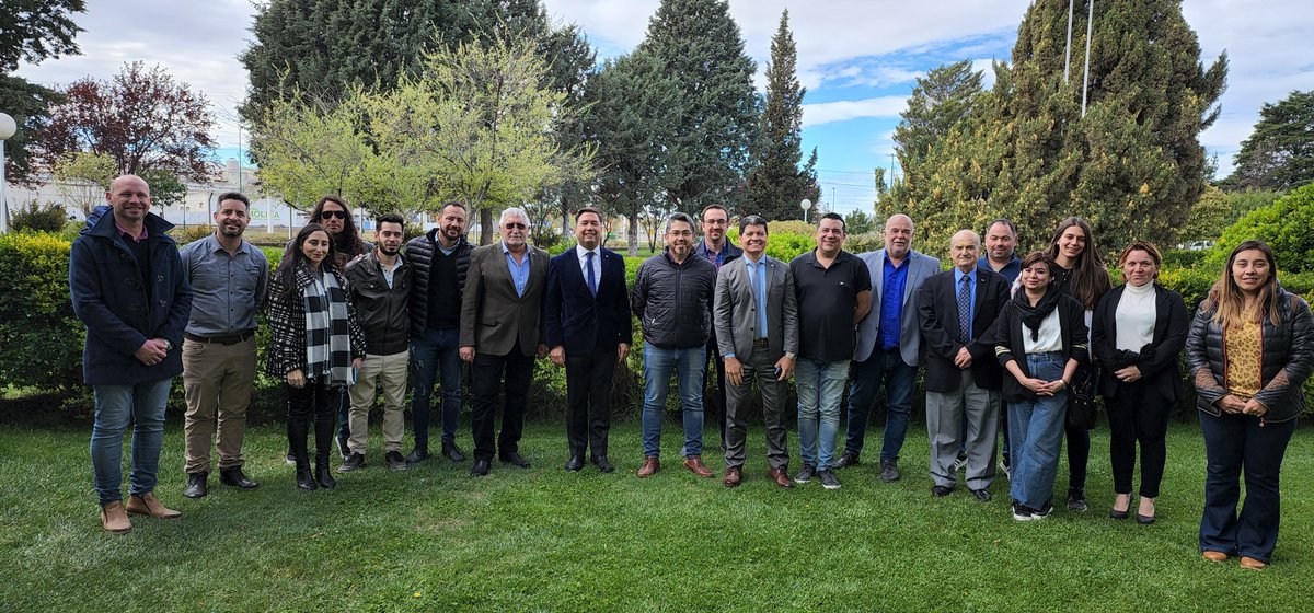 redcame's tweet photo. 📍 Como parte de la visita a #RioNegro, la comitiva de #CAME visitó el predio del #EmprenderRíoNegro2022, evento joven que convoca a todo el emprendedorismo de la provincia 🙌.
#AgendaFederalPyme https://t.co/N2mhflg7vM