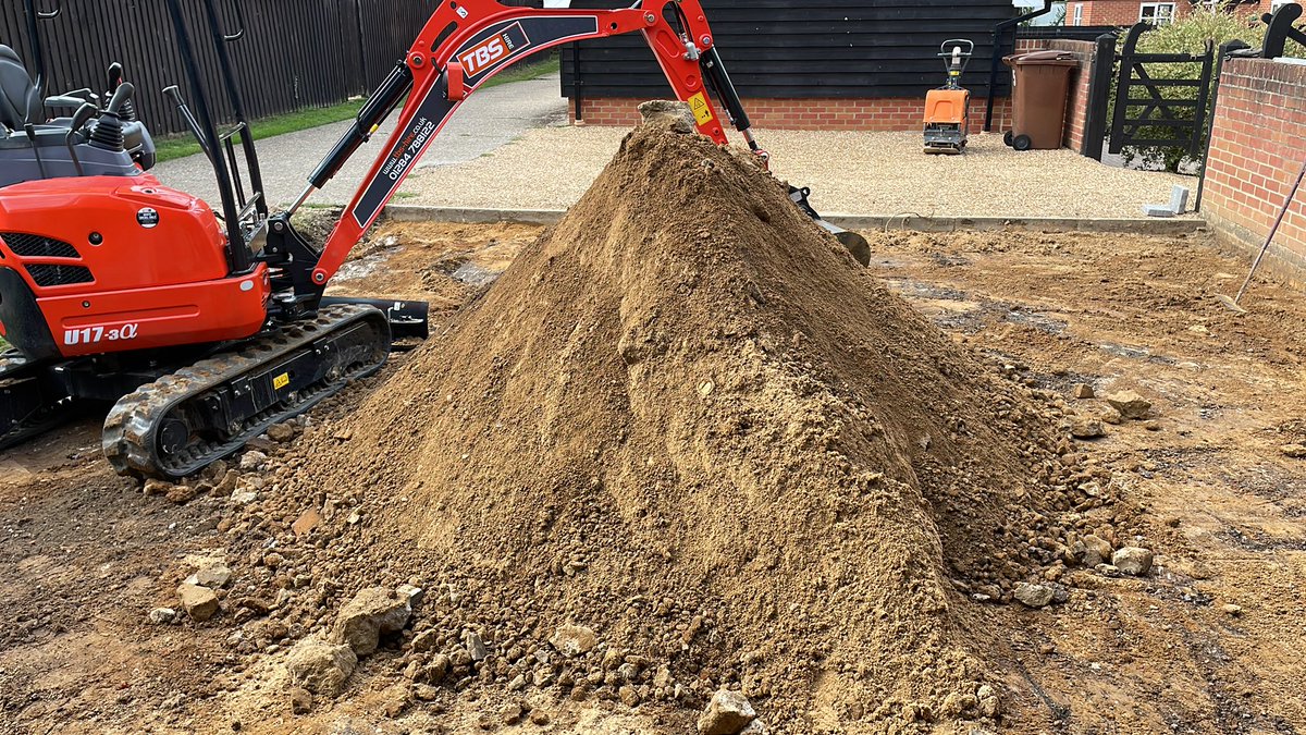 ClearpaveL's tweet photo. New driveway installation complete by the team this week, out with the old and in with the new! Tired block paving replaced with @SureSetUK 6mm Bronze. Plant supplied by @Tbs_hire https://t.co/BumvRmGHhh