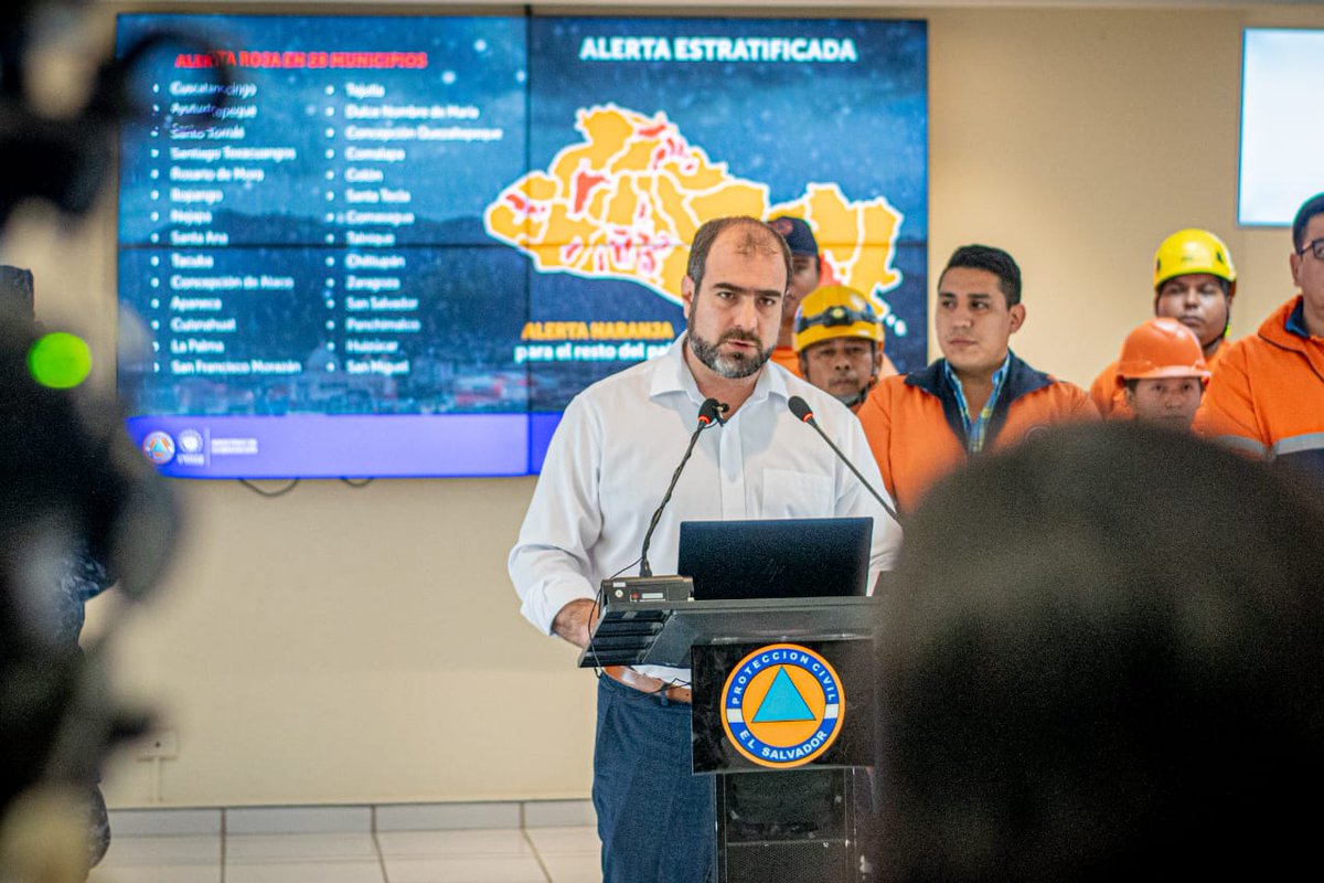 PROCIVILSV's tweet photo. "La Alerta Roja como la Alerta Naranja nos brinda las herramientas necesarias a todas las Comisiones Departamentales y Municipales para poder actuar de manera oportuna ante las emergencias", Ministro, @JC_Bidegain. https://t.co/Km0jHiHKhr