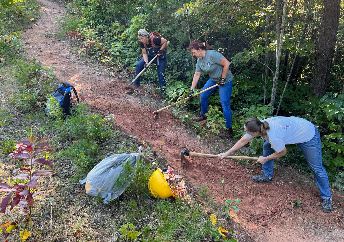 FoothillsOfNC's tweet photo. Trail crew workday with the #G5TrailCollective on the #CopperRidge section of the #FontaFloraTrail was a success!
We were able to improve the tread, cleared drainage features and removed 4 downed trees. Great work y'all 👏 https://t.co/vxrQqgT2bD