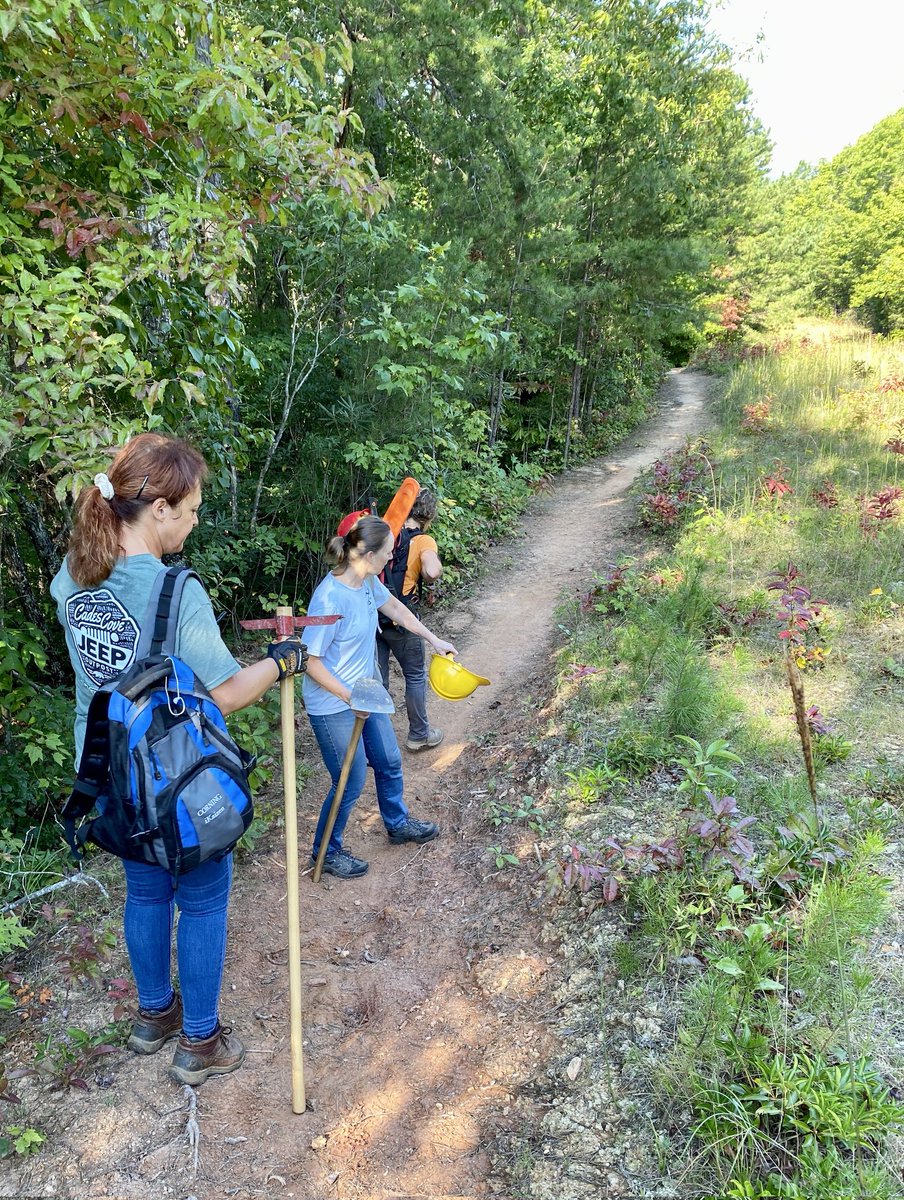 FoothillsOfNC's tweet photo. Trail crew workday with the #G5TrailCollective on the #CopperRidge section of the #FontaFloraTrail was a success!
We were able to improve the tread, cleared drainage features and removed 4 downed trees. Great work y'all 👏 https://t.co/vxrQqgT2bD