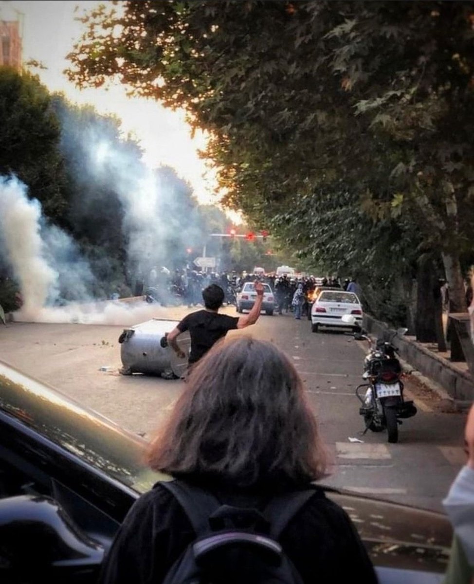 n_2_8_s's tweet photo. WhatsApp's servers have been disrupted by the Iranian regime on multiple internet providers, hours after Instagram's services were blocked!
#مهسا_امینی 
#MahsaAmini https://t.co/hB004endXM