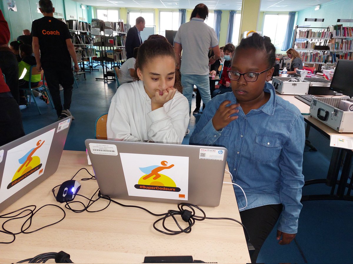 KaciDiha's tweet photo. 2e édition de #supercodeurs organisée ce jour à Paul GAUTHIER. Merci aux coachs @Orange et @FACE_Vaucluse. Des ateliers pour #parcoursavenir et sensibiliser à coder/décoder, essentiel aux métiers du numérique pour les élèves.Bel enthousiasme des enfants. @dsden84 @AcAixMarseille https://t.co/o0jMDfffSk