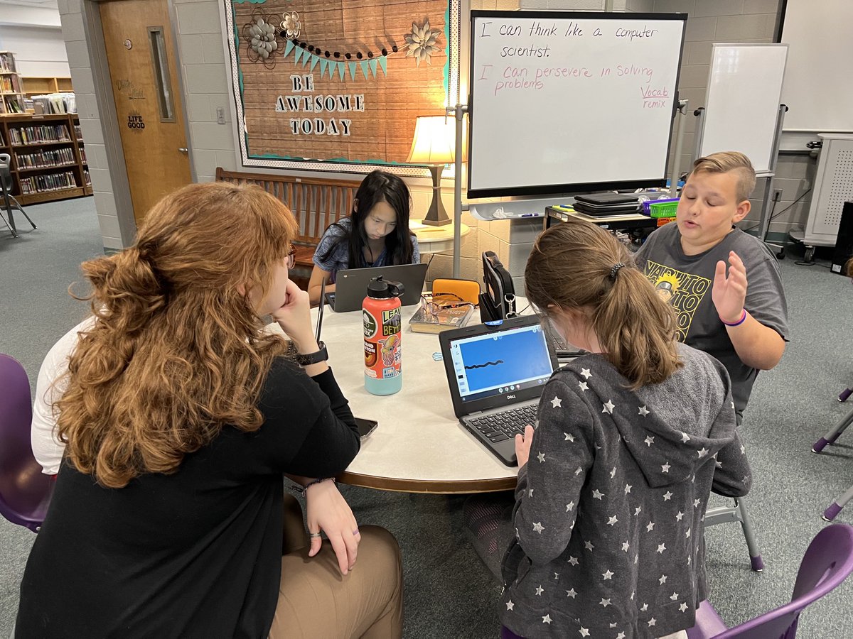 jsms_robotics's tweet image. 6th Grade Team brainstorming and building out their idea! ⁦@KCS_Sevier⁩