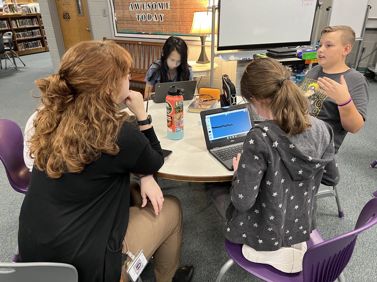 jsms_robotics's tweet image. 6th Grade Team brainstorming and building out their idea! ⁦@KCS_Sevier⁩