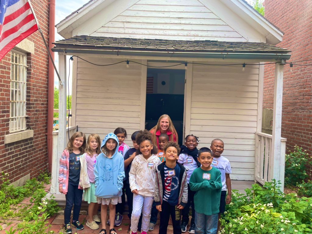 KendallKnox15's tweet photo. We had so much fun visiting the 1859 Marshal Home and Museum! We got to experience and learn so many new things. The kids are learning to compare past and present. The jail cell picture is my favorite! #ISD #ISDfirst #Glendale https://t.co/QmimzaWJBD