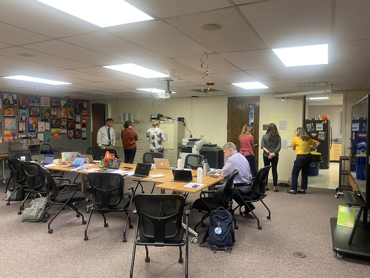 Check out D34 principals engaging in a gallery walk examining each others’ School Improvement Plans🤓📊 #WeAreD34 and our principals are rockin that instructional leadership game!!📚🚌📝🏫 <a href="/DianaODonnell3/">Diana O'Donnell</a> <a href="/MRussell_D34/">Megan Russell</a> <a href="/KateBEllison/">Kate Ellison</a> <a href="/StefShef/">Stefanie Shefler</a> @phoeft34 <a href="/PrincipalPuetz/">Patty Puetz</a>
