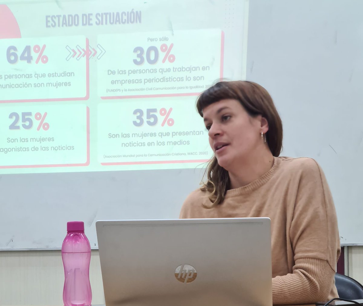 celestefarbman's tweet photo. Estuvimos con @nqpb comentando sobre nuestro monitoreo #FaltamosEnLaRadio en la @UnlamOficial, en el marco de las Jornadas Universitarias "La Radio del Nuevo Siglo".
Que lindo volver al aula, que lindo que sea con amigas feministas. https://t.co/jtHh5tzipE