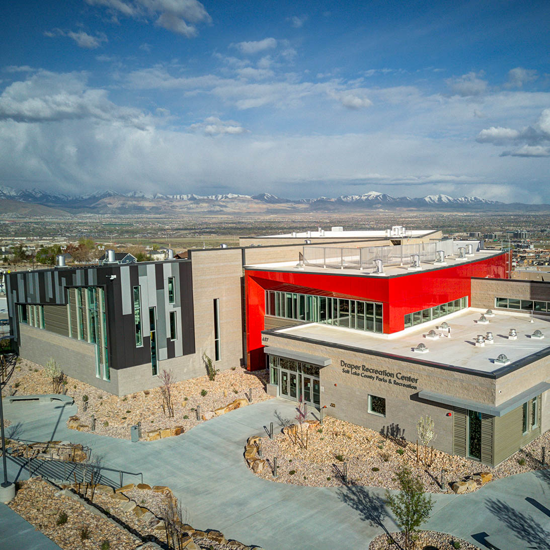 LaytonConstruct's tweet photo. Up in the gym just working on our 𝙛𝙞𝙩𝙣𝙚𝙨𝙨  💪

The Draper Recreation Center brings a unique option for recreation in Utah—a fieldhouse. Ideal for activities through the winter months, the indoor, turf-covered fieldhouse caters to various sports year-round, including soccer https://t.co/C8ynws6E9M
