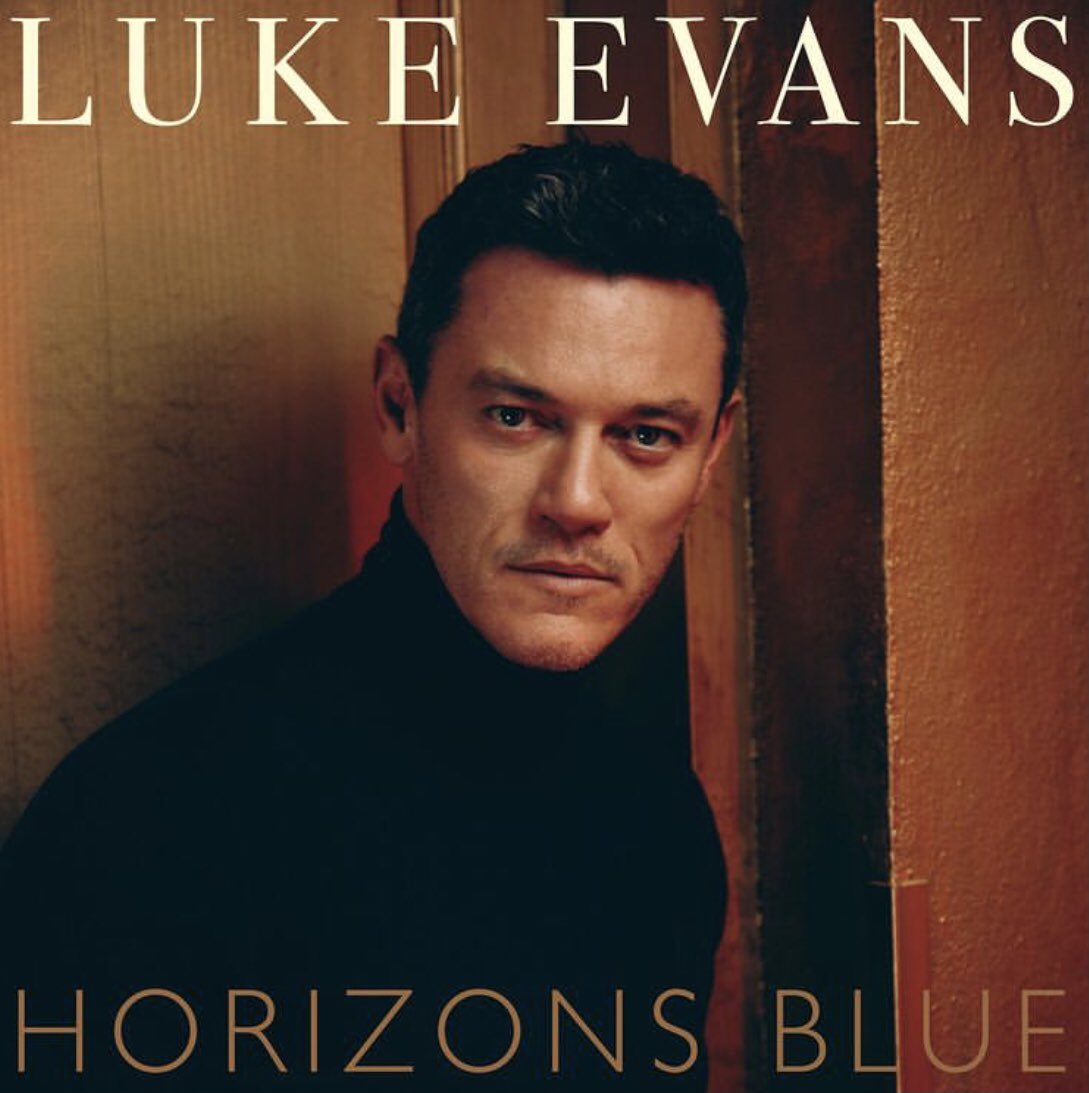 Guapazos's tweet photo. Luke Evans estrena single ๐ถ #guapazosdeportada #HorizonsBlue https://t.co/aIH5rhOUyA