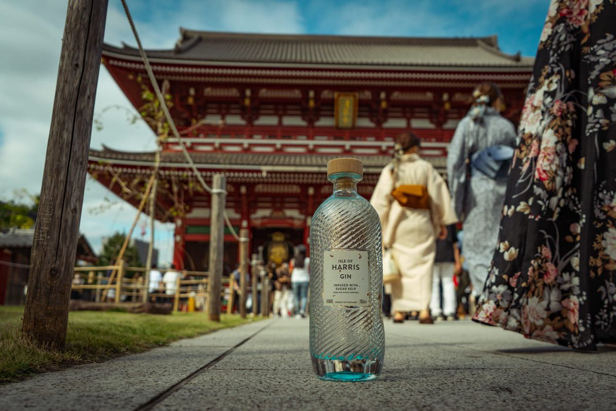 harrisdistiller's tweet photo. We're proud to announce another Gold medal for our Isle of Harris Gin.
This time we thank the judges of the Tokyo Whisky &amp; Spirits Competition.
To celebrate, our man in Japan @IOHD_PeterK, took our bottle on a tour of the city, from Sensoji temple to the Shibuya crossing.
Kanpai! https://t.co/KK52lcisG6