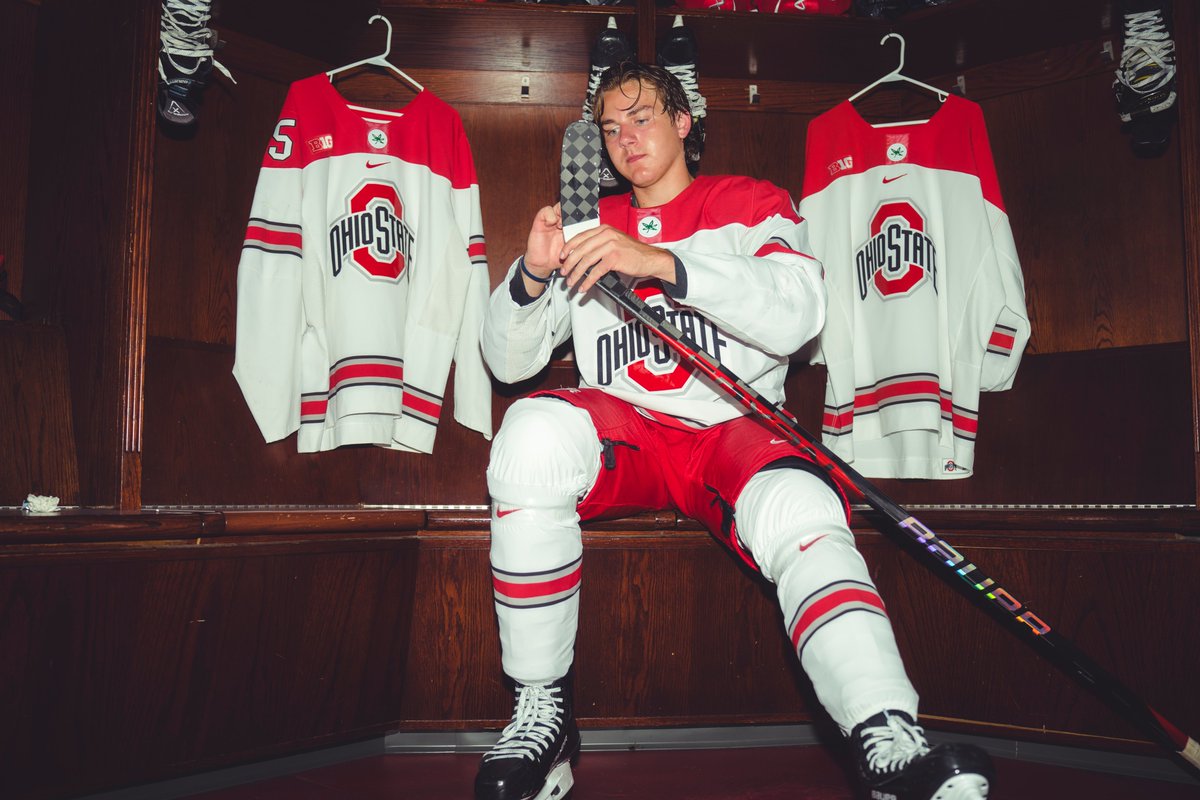 OhioStateMHKY's tweet image. 👋 A Buckeye who grew up in Chicago and now calls Arizona home, say hi to freshman 𝗗𝗮𝘃𝗶𝘀 𝗕𝘂𝗿𝗻𝘀𝗶𝗱𝗲.  

#MeetTheBuckeyes | #GoBucks @burnside_davis