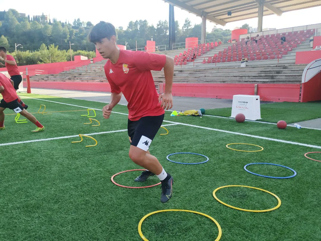 Cemanresa1906's tweet photo. 🔴⚪️ El Juvenil A debuta en lliga aquesta setmana a casa davant l'UE Olot

🏟️ A les 13:10h de dissabte, l'equip de Xavi Navarro s'estrena

🙌 Us esperem al Congost per a animar-los

#SenseVertigen https://t.co/kIq4b8cu49
