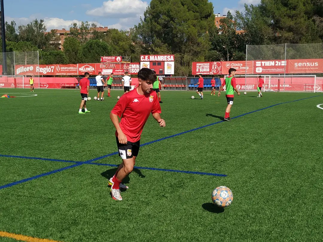 Cemanresa1906's tweet photo. 🔴⚪️ El Juvenil A debuta en lliga aquesta setmana a casa davant l'UE Olot

🏟️ A les 13:10h de dissabte, l'equip de Xavi Navarro s'estrena

🙌 Us esperem al Congost per a animar-los

#SenseVertigen https://t.co/kIq4b8cu49
