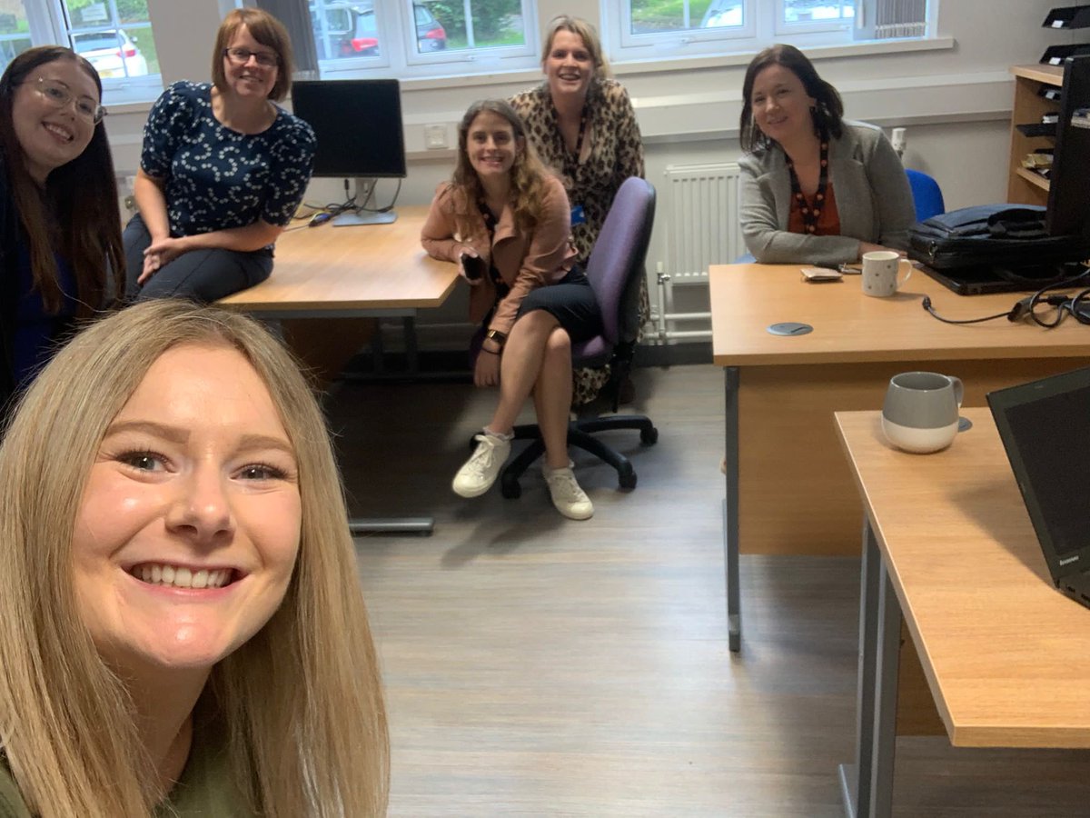 Hyfryd cal pawb at ei gilydd wedi haf prysur a rhai o’r tîm yn dychwelyd rôl cyfnod mamolaeth / Teams is great but sometimes you can’t beat a face to face team meeting with biscuits and coffee #welshiesrock #dreamteam #bronynddyddgwener #tîmcymraeg <a href="/EmmaEvans_1/">Emma Evans</a> <a href="/Sioned_Evans1/">Sioned Evans</a>