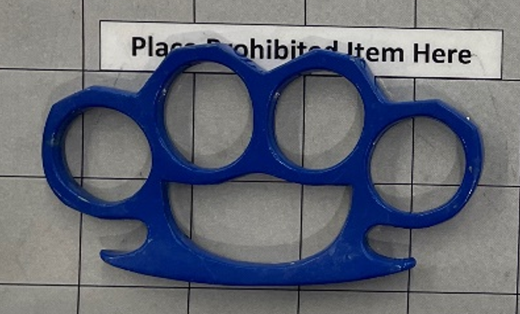 .@TSA at @LGAairport stopped a man with these brass knuckles in his carry-on bag today. Brass knuckles are illegal in NYC, so police arrested him. This is why it is important to know the laws of the jurisdictions you are flying to--so you don't make these types of mistakes.