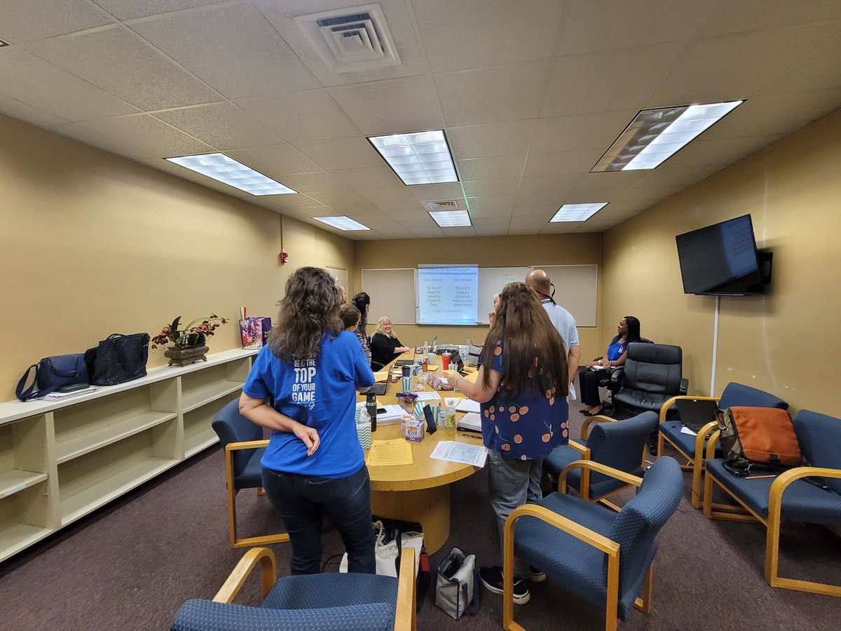 BrowardMath's tweet photo. Thank you @GlenPrincipal for the invitation to work with your math teachers on lesson planning with the new instructuonal materials! #LearningTogetherGrowingTogether #KnowBetterDoBetter @segarrac @gbarmoha @evans_ame Danielle https://t.co/gSJ8tWeIPu