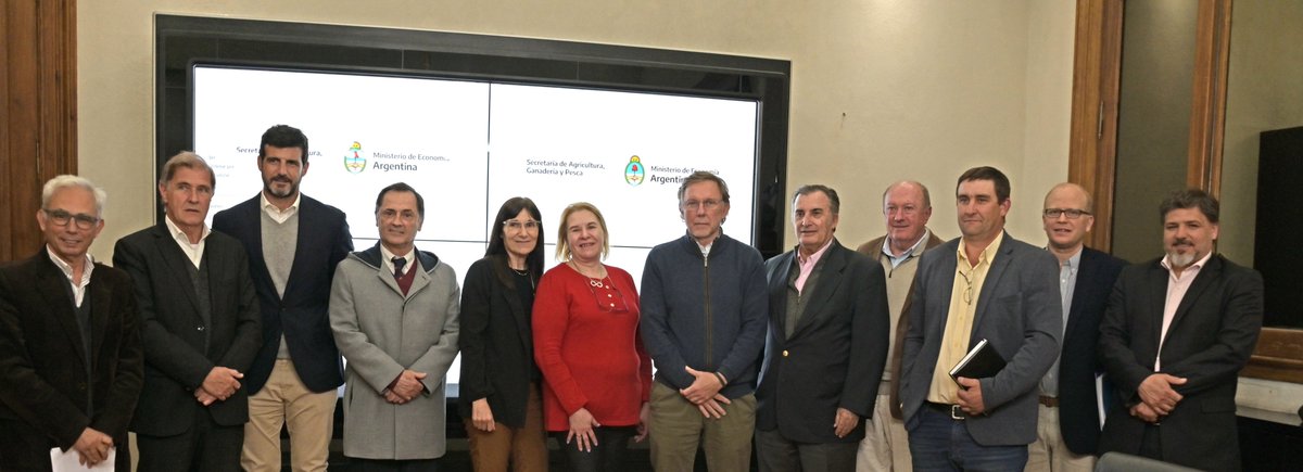 #CAME le pidió al ministro <a href="/JuanjoBahillo/">Juan José Bahillo</a> instrumentar políticas que reduzcan las asimetrías de la estructura productiva de los pequeños y medianos productores agroindustriales, que representan más del 60% de las explotaciones agropecuarias 🇦🇷.

Leé más 🔗 bit.ly/CAMEconBahillo