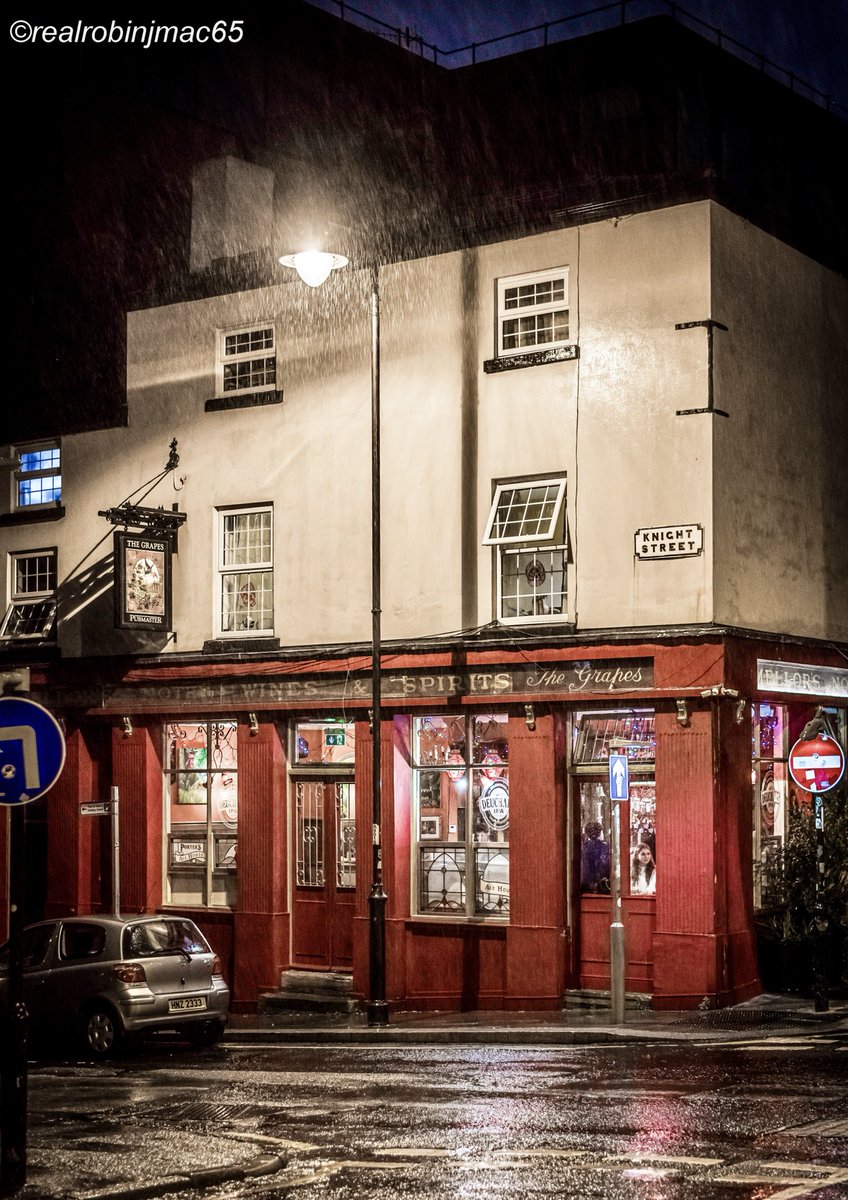 realrobinjmac65's tweet photo. The Grapes. Knight Street. #Liverpool @angiesliverpool @stratusimagery @YOLiverpool @PicsOfLpool @inmylivpoolhome @Liverpool_1207 @ExploreLpool @VisitLiverpool @thedustyteapot https://t.co/9wwcLrCzTP