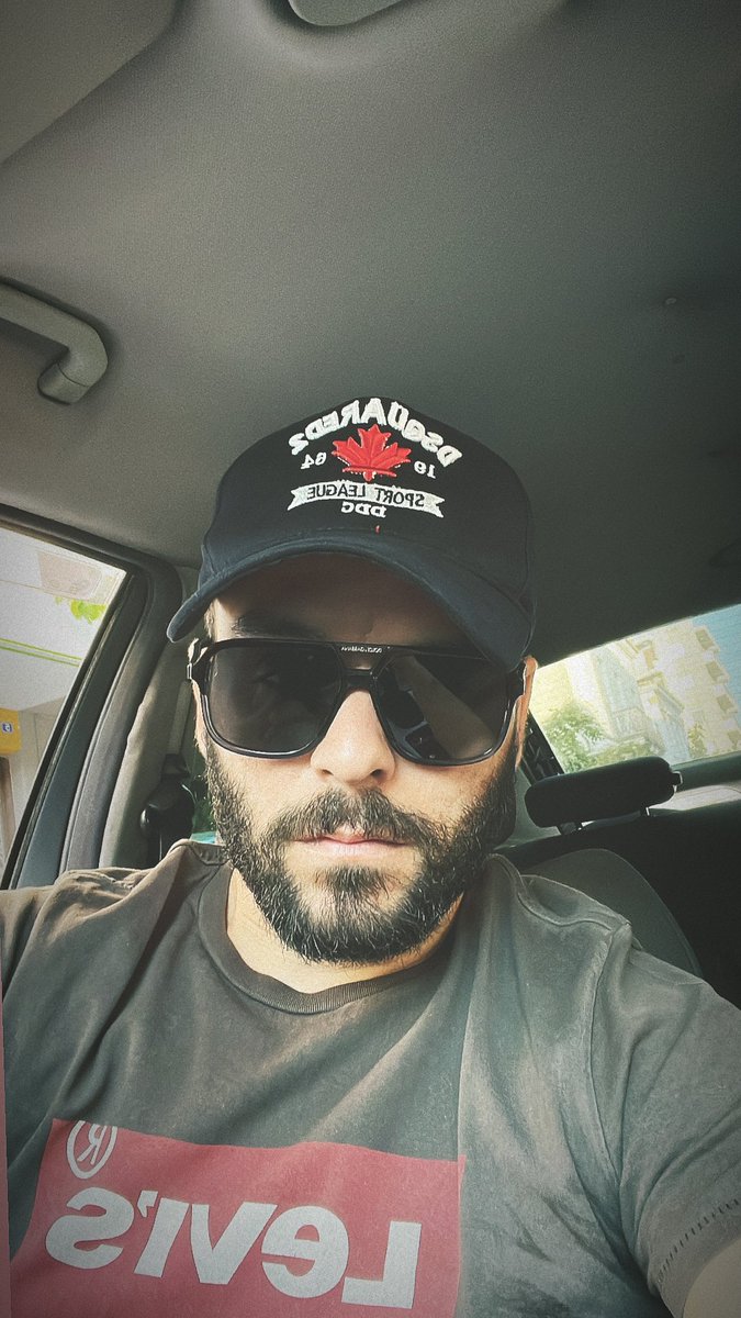 christosarv's tweet photo. Θέλει μαγκιά να χαμογελάς όταν όλα μέσα σου πονάνε!!! https://t.co/WTaQajkWDb