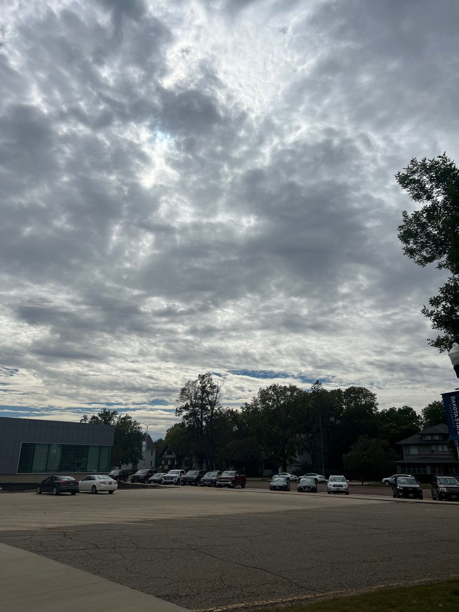 _Alison_Logue's tweet photo. 9/22
3:15 pm
SW
30 degrees
Waning Crescent - a bit cloudy, but I know the moon is behind the clouds.
#eled303 https://t.co/dGO1rTIIqY