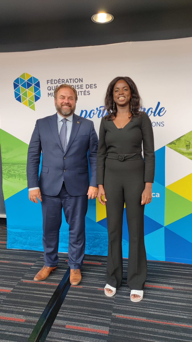 FranceQC's tweet photo. Plus de 2000 maires du #Québec se sont rassemblés au congrès de la @FQMenligne autour d'enjeux tels que la couverture réseau, les compétences en santé ou l’aménagement du territoire.
Merci à @JacquesDemers pour son accueil et les belles perspectives de #coopération évoquées. https://t.co/zTPWWs8IT3