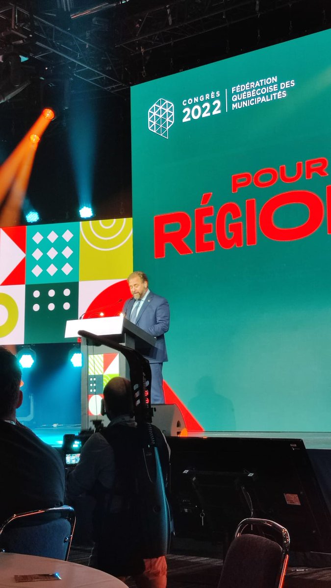 FranceQC's tweet photo. Plus de 2000 maires du #Québec se sont rassemblés au congrès de la @FQMenligne autour d'enjeux tels que la couverture réseau, les compétences en santé ou l’aménagement du territoire.
Merci à @JacquesDemers pour son accueil et les belles perspectives de #coopération évoquées. https://t.co/zTPWWs8IT3
