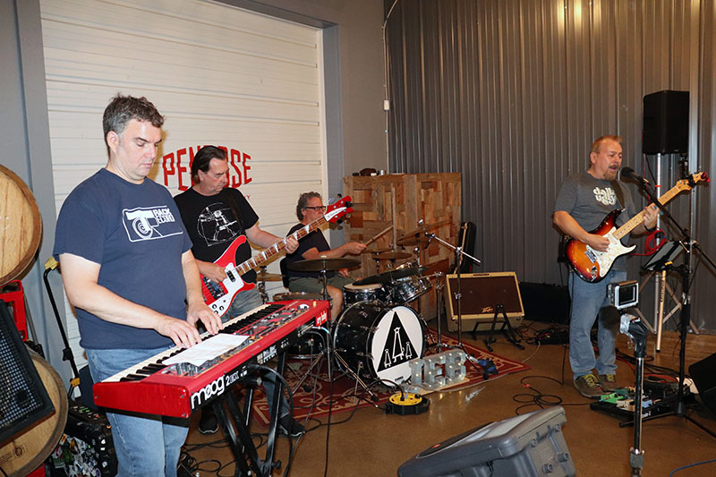 voteLinda65's tweet photo. ICYMI: Our fundraiser on Tuesday ROCKED! Thank you to jeb for providing great live music and to @ElectPierog and all the folks who came out to support #lindarobertson
#il65 #lindalistens #votelinda https://t.co/N2cTiyuENU