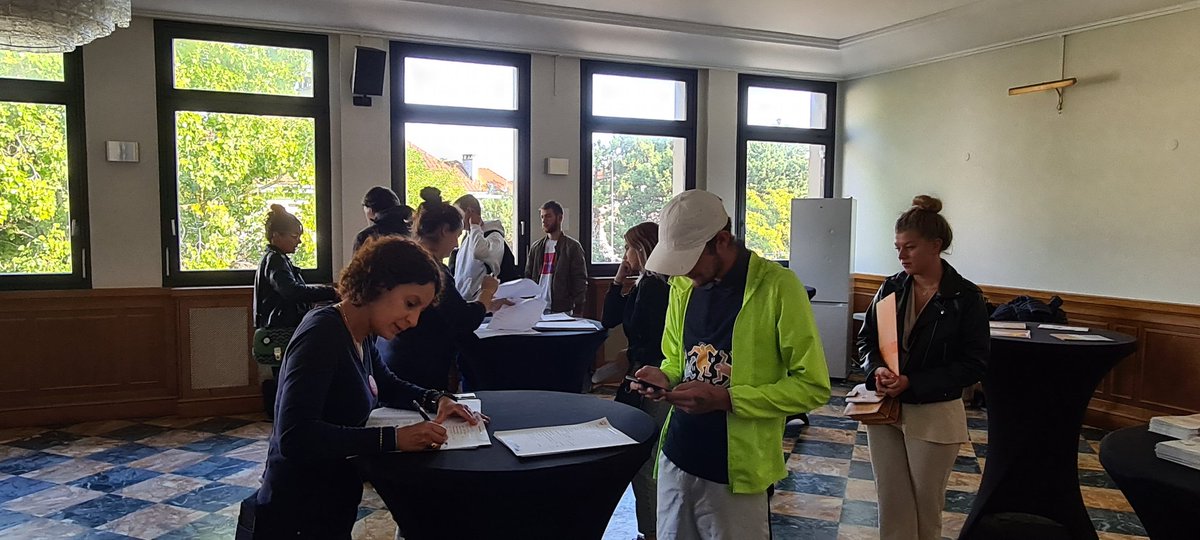 MahieuxSbastie1's tweet photo. PE Boulogne en action pour nos jeunes afin de valoriser l apprentissage en partenariat @CMA_HdF et @poleemploi_HDF sur la ville de Le Portel.
Suites de parcours en prévision pour ces jeunes par les métiers de l'artisanat.
@LEMERY_C @FredericDanel @ThierryDanhiez @PrudhommePhili1 https://t.co/tRaOZGZ49i
