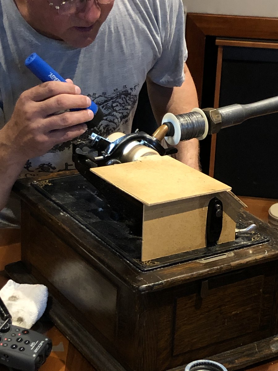 BBArocks's tweet photo. Wax Cylinder Recording Engineer, Martin Fisher, Shows the class how to record with a vintage Edison Triumph recording device! #throwbackthursday #tbt #edisonphonograph #waxrecordings #theblackbirdacademy #vintagerecording #blackbirdstudio #recordingtechniques https://t.co/9kdMd5Z3JX