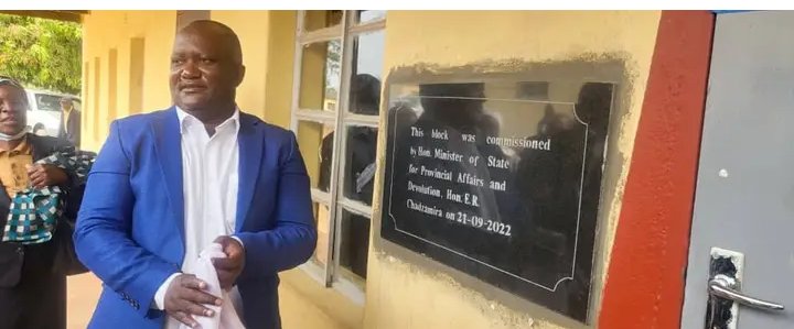 WashingtonMawi5's tweet photo. Honorable Minister of State and Devolution in Masvingo Province Cde Ezra Chadzamira today officially opened a classroom block at Mupakwa Primary School in Bikita District (04) of Masvingo Province of the Great Zimbabwe today.
#NyikaInovakwaNeveneVayo
#EDWORKS https://t.co/mMN897d1AS