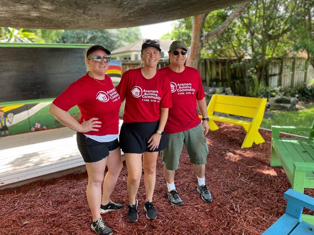 BranchesFL's tweet photo. A HUGE THANK YOU to the incredible @aramarkcommunity team for all your hard work today!!! Our Florida City site looks beautiful and that’s all because of YOU! We are so grateful. #ABCDay #aramarkvolunteer @aramark @SoCurrentNews https://t.co/w5GZdHpZsR