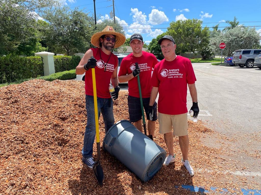 BranchesFL's tweet photo. A HUGE THANK YOU to the incredible @aramarkcommunity team for all your hard work today!!! Our Florida City site looks beautiful and that’s all because of YOU! We are so grateful. #ABCDay #aramarkvolunteer @aramark @SoCurrentNews https://t.co/w5GZdHpZsR