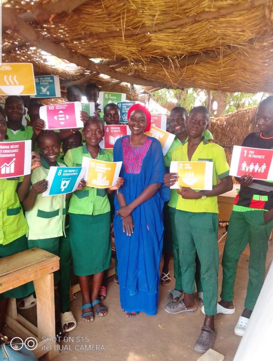 HumanityPurpose's tweet photo. #Cameroon #FarNorth
Computer Science teacher in Government Secondary school of #Ngassa (15km to Maroua), a #peacebuilder from #HumanityPurpose,@YALINetwork member, trains her students on Sustainable Development Goals under "SDGs' Teachers impact" project.
@MagraOumar @MWFCameroon https://t.co/1YNkSd3IwN
