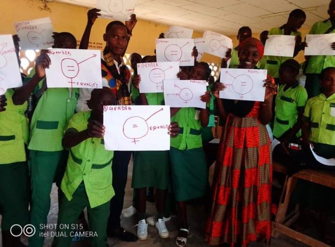 HumanityPurpose's tweet photo. #Cameroon #FarNorth
Computer Science teacher in Government Secondary school of #Ngassa (15km to Maroua), a #peacebuilder from #HumanityPurpose,@YALINetwork member, trains her students on Sustainable Development Goals under "SDGs' Teachers impact" project.
@MagraOumar @MWFCameroon https://t.co/1YNkSd3IwN