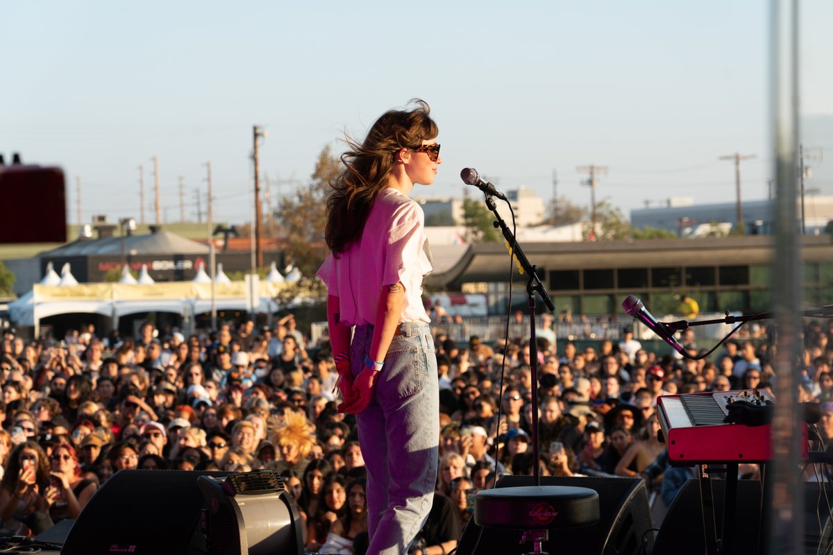 Wishin' we were back here 'til the end of time with <a href="/clairo/">claire cottrill</a> 💙
📸: <a href="/LindseyByrnes/">Lindsey Byrnes</a>