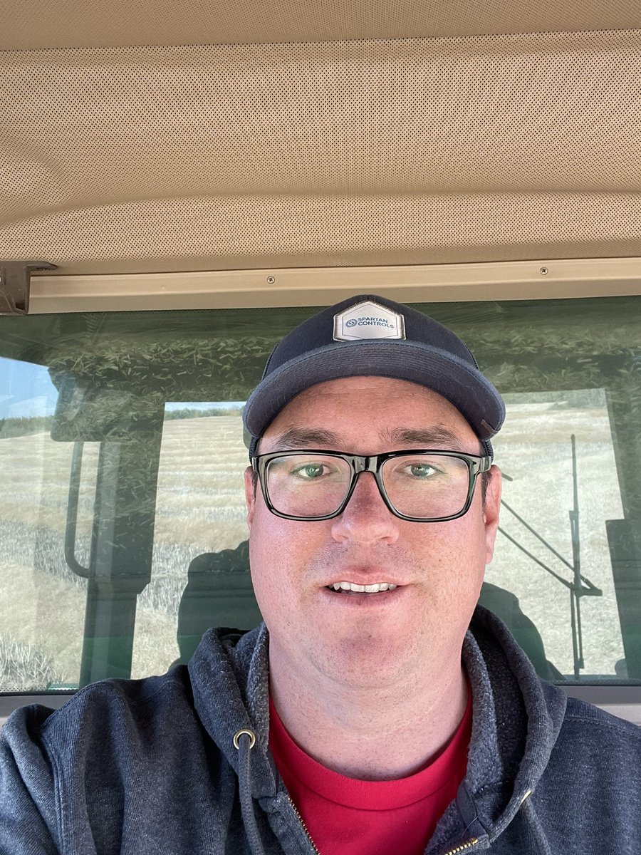 cbrow47's tweet photo. Back in the best office in the world…my happy place!  #harvest22 #farmerbrow https://t.co/OvzOha1jus