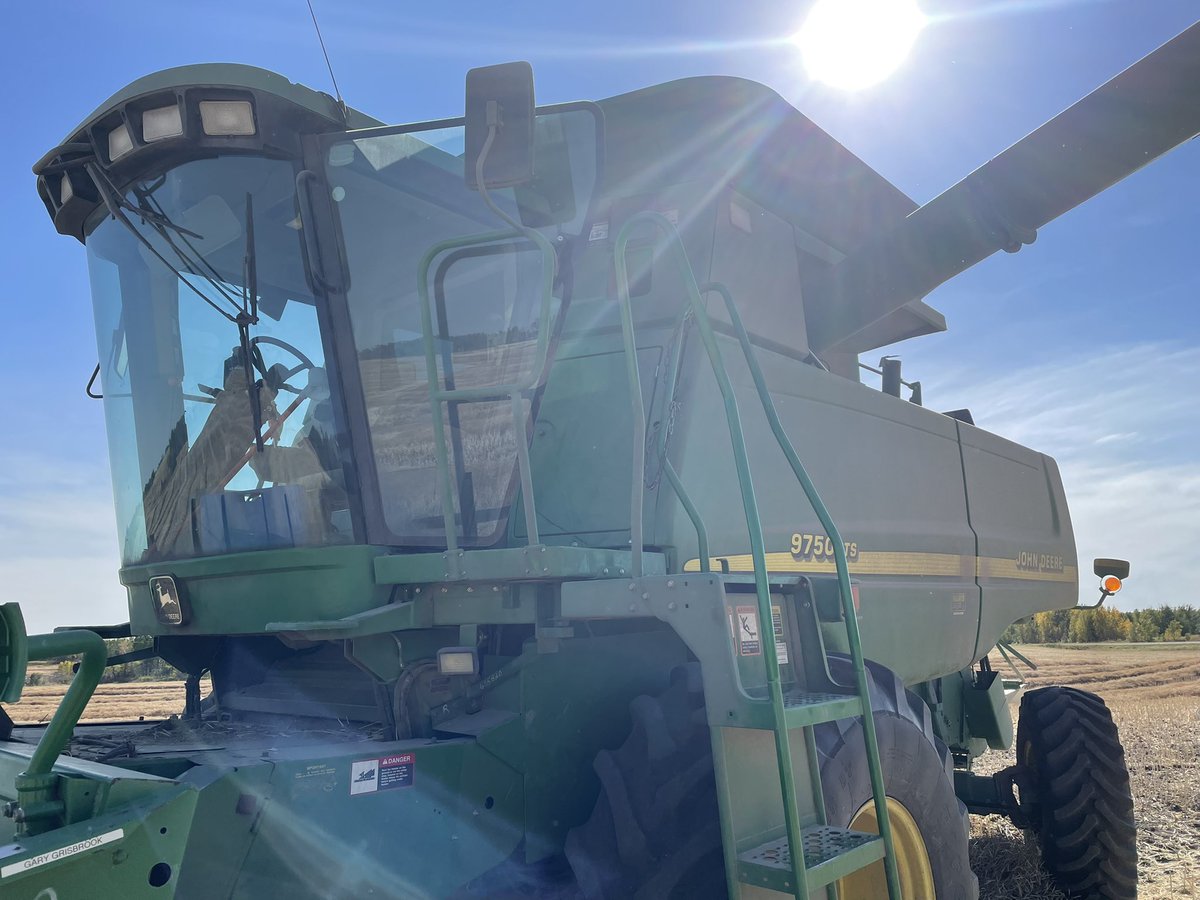 cbrow47's tweet photo. Back in the best office in the world…my happy place!  #harvest22 #farmerbrow https://t.co/OvzOha1jus