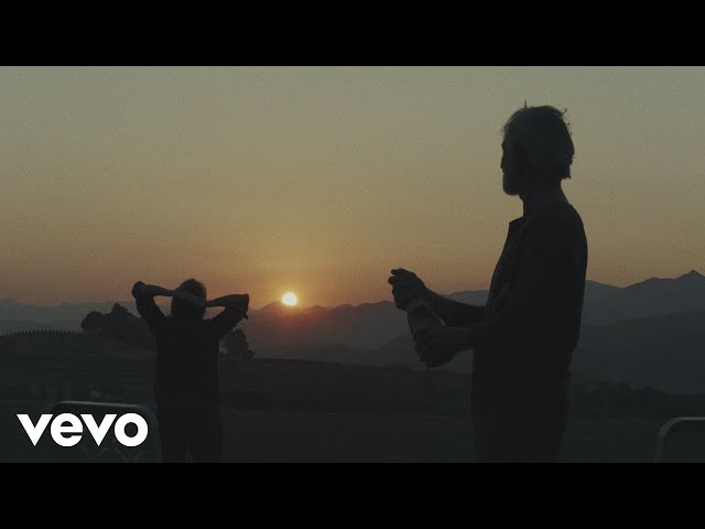 RocknRabbitHole's tweet photo. Take an end of day break with us each day at 4:20 as we celebrate an Indie artist.

Today's track is the 2017 song from LCD Soundsystem, oh baby

Music News at https://t.co/MMS45dvIIx

https://t.co/1OaAKEAXnL

#videooftheday #music #musicvideo #rabbitholemusic #indie https://t.co/sZbWNZEDND