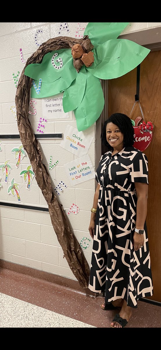 CR_Cureton's tweet photo. You know it’s going to be a great day at @SaxeGothaEle when you wear your ABC dress and get to twin with a little friend! And of course this called for a picture with the Chicka Chicka Boom Boom tree! #aplife #togetherweshine💫 https://t.co/wVlKgnvjKJ